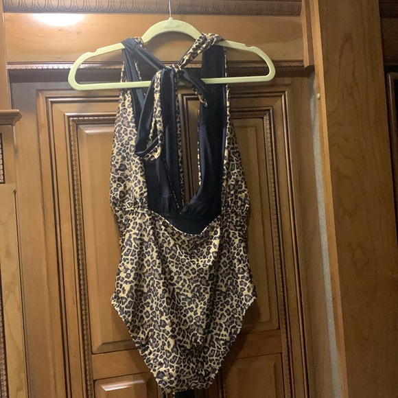NWOT Nicole Miller Animal Print Convertible One-Piece Swimsuit Size Medium - Picture 6 of 10